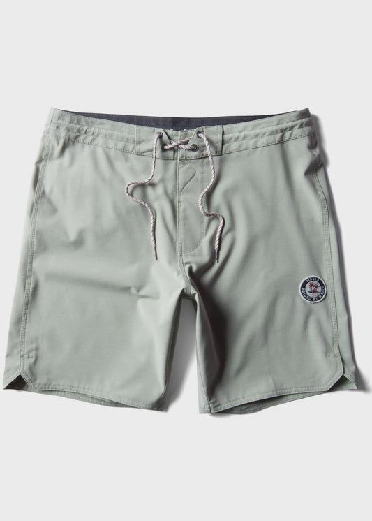 VISSLA SOLID SETS 18.5 BOARDSHORTS - LIGHT SAGE