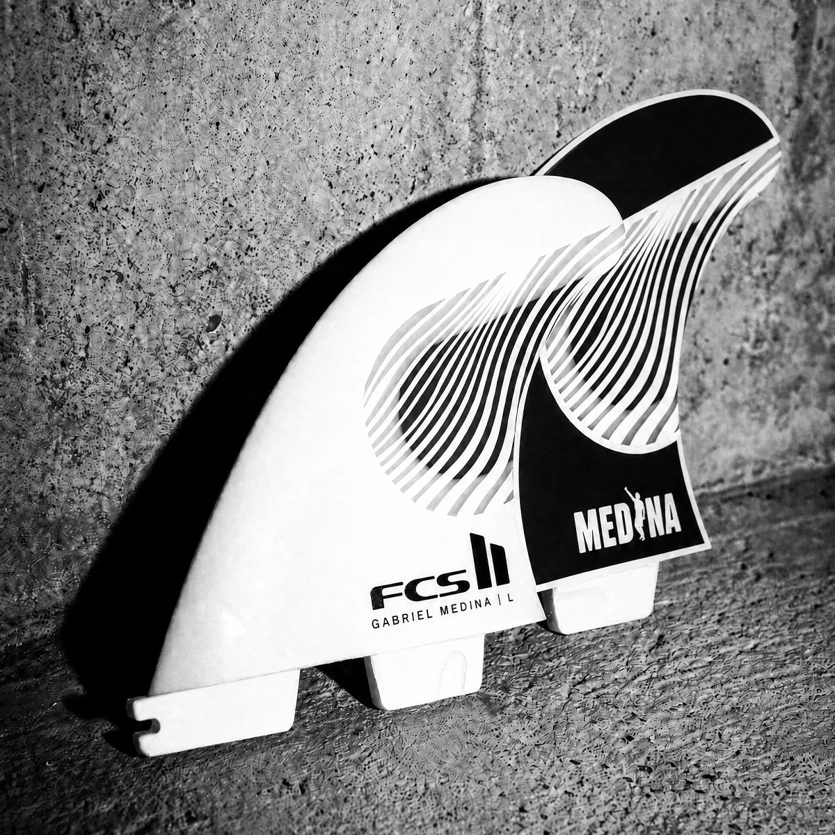 FCS II GABRIEL MEDINA SIGNATURE PC TRI FINS - BLACK/WHITE