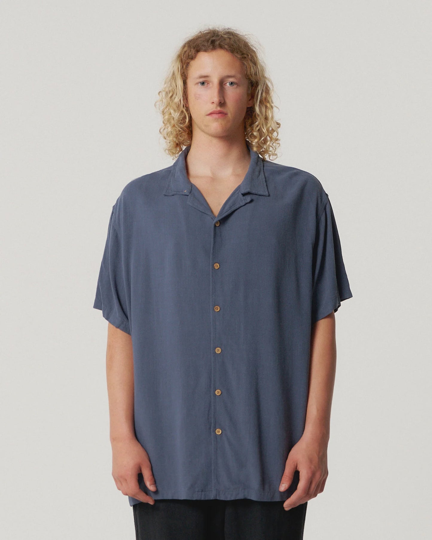 CRITICAL SLIDE MENS RESORT SHIRT - BLUE