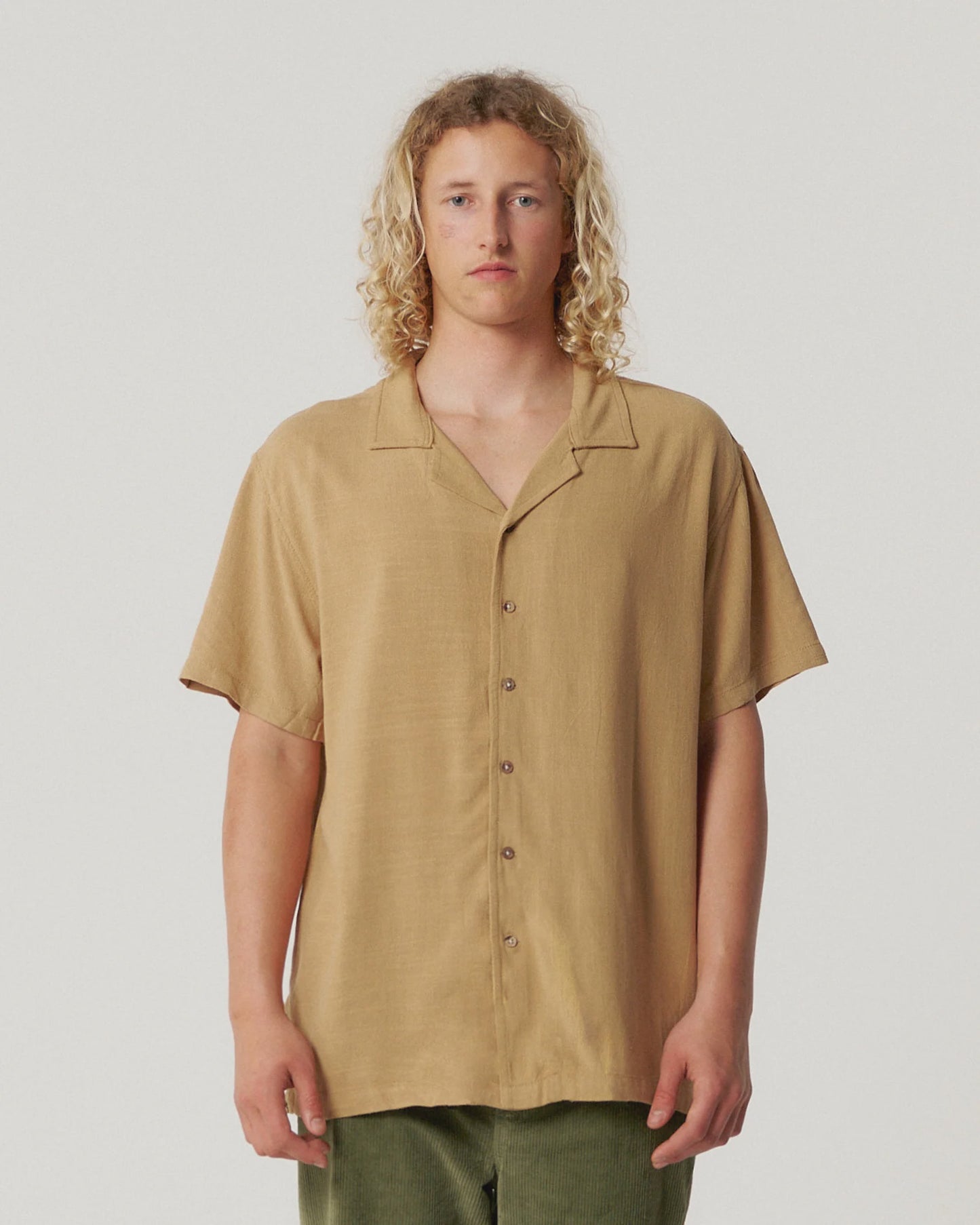 CRITICAL SLIDE MENS RESORT SHIRT - TAN