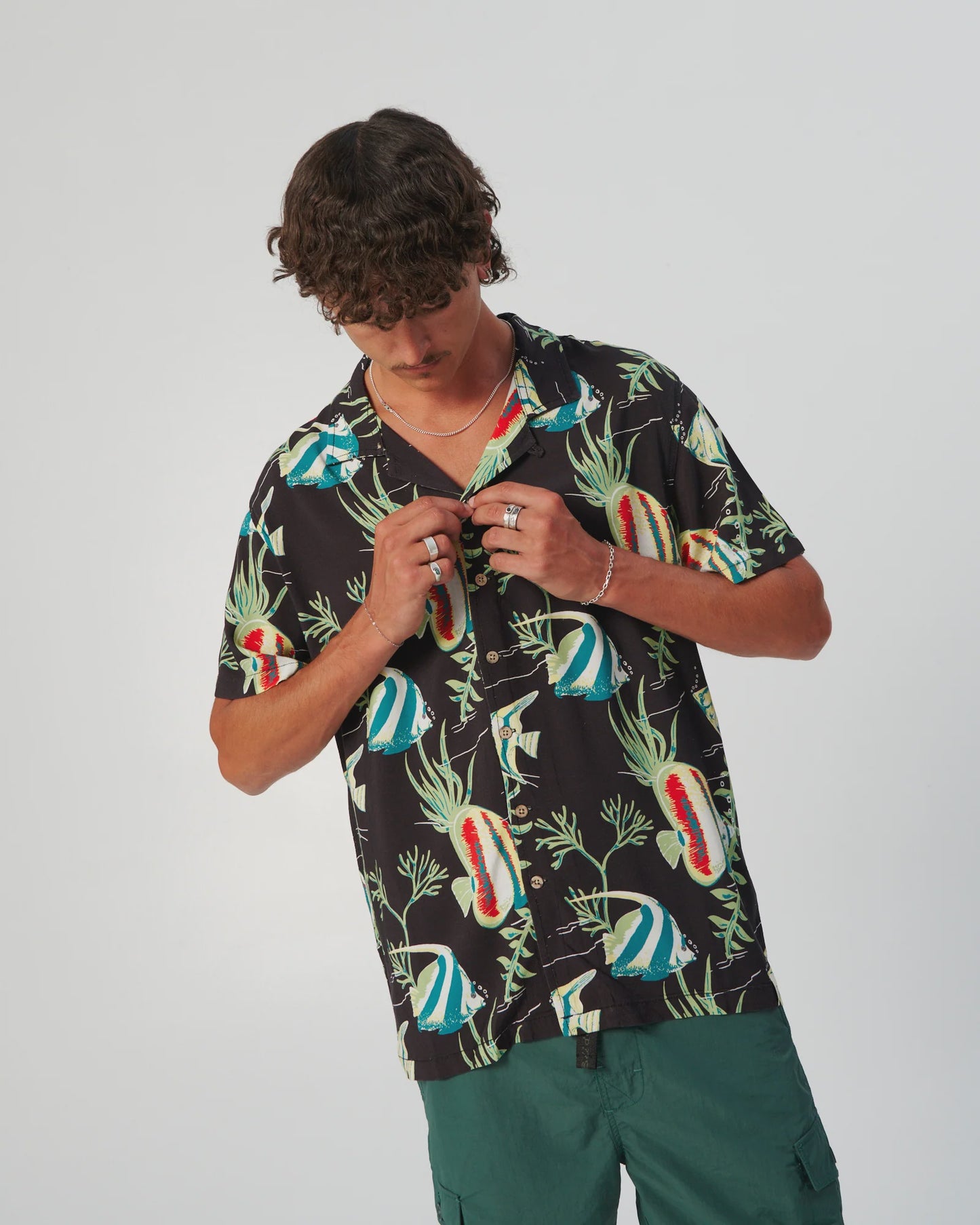 CRITICAL SLIDE GILLIGANS RESORT SHIRT - BLACK
