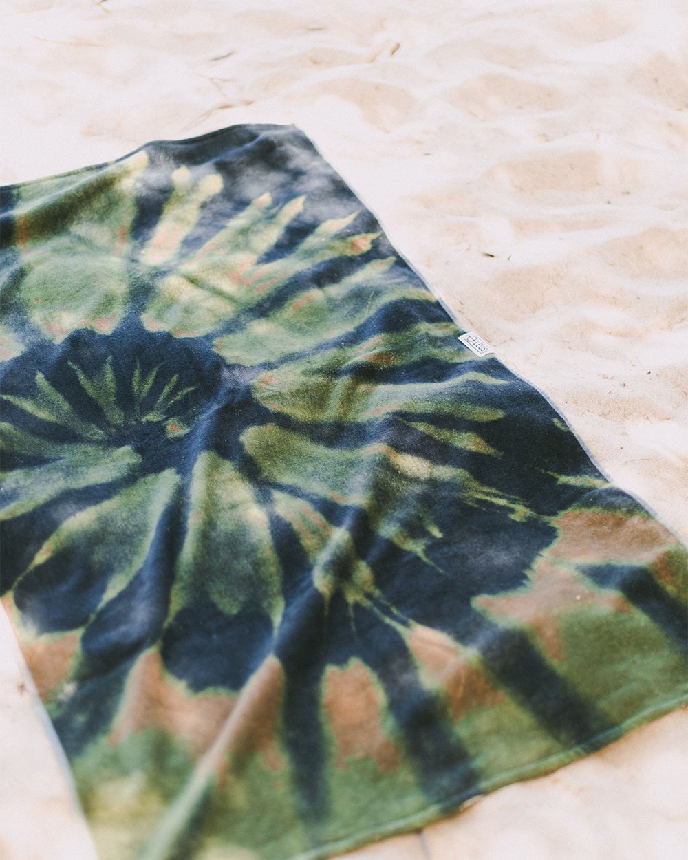 LEUS TIE DYE CAMO BEACH ECO TOWEL